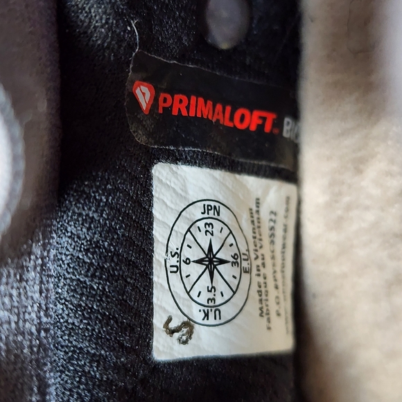 Whakata Puffy, Drizzle, NIB, retail$100, like a puffy jacket for your feet - Picture 4 of 11